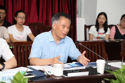 与会专家和领导实地考察了重点实验室